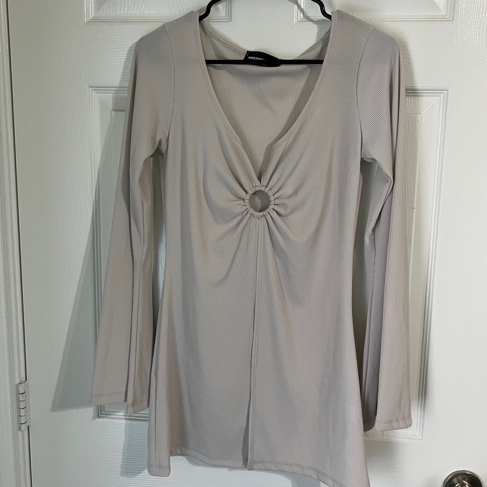 Cream Long sleeve top with opening and o ring